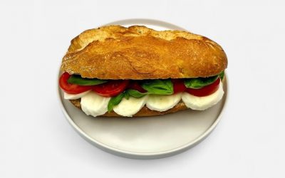 Baguette mit Tomate und Mozzarella Baguette mit Tomate und Mozzarella