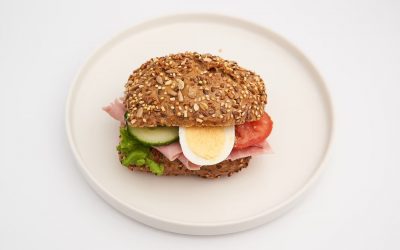 Kraftprotzbrötchen mit Hähnchenbrust Kraftprotzbrötchen mit Hähnchenbrust