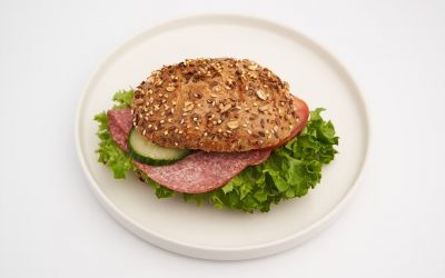 Kraftprotzbrötchen mit Salami Kraftprotzbrötchen mit Salami