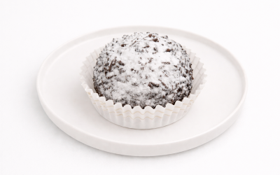 Rumkugel auf Teller Rumkugel auf Teller